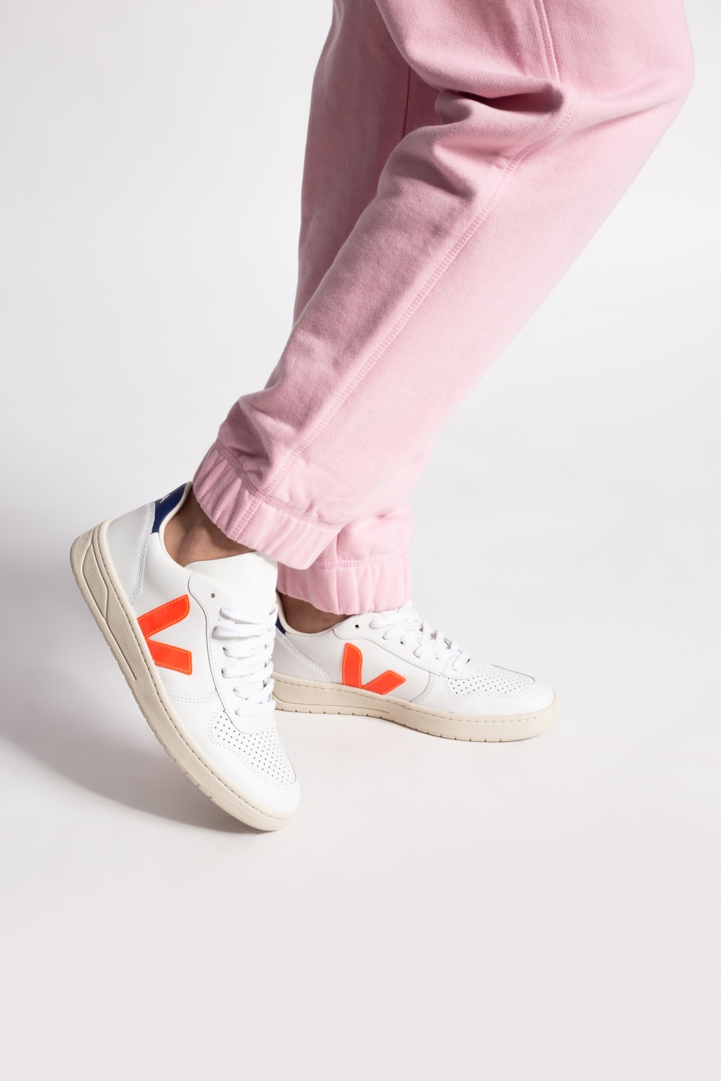 White V 10 sneakers Veja Vitkac Canada